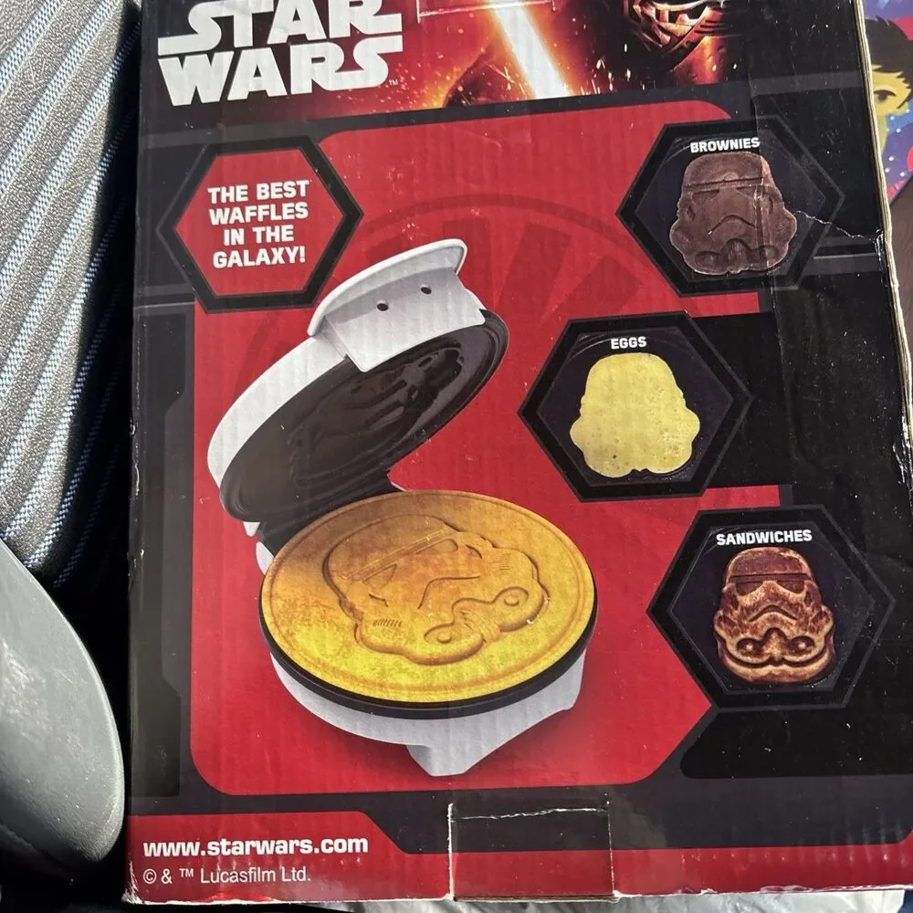 NIB Disney Star Wars Storm Trooper Waffle Iron Maker New New Electric White